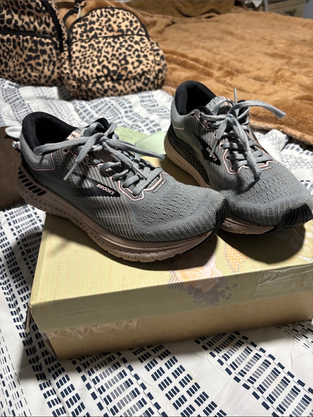 Brooks Women's Gray Mesh Running Shoes with Subtle Pink Accents size 7.5
